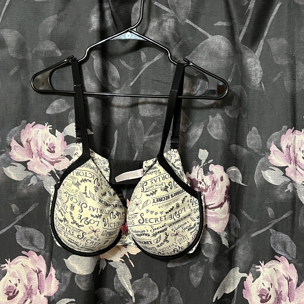 Victoria's Secret Script Design Bra in Black and Cream